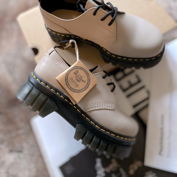 Dr. Martens Audrick 3-Eye Oxford Shoe - Picture 16 of 16